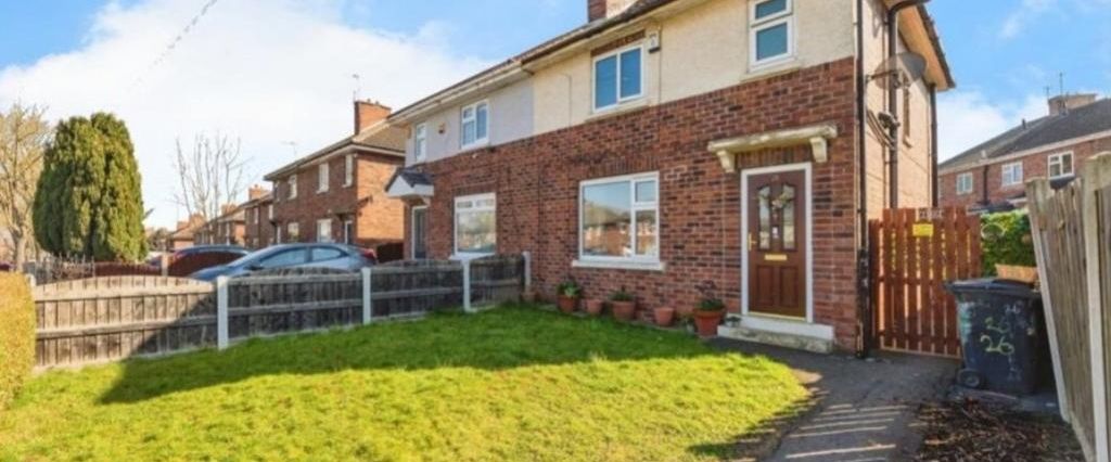 3 bedroom semi-detached house to rent - Photo 1