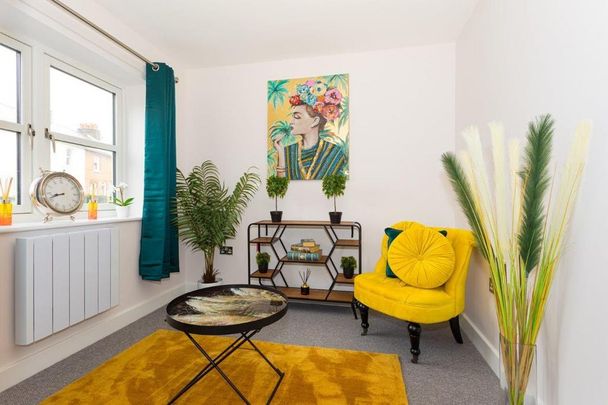 2 bedroom flat to rent - Photo 1