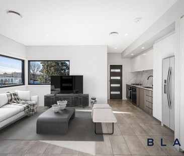 Stylish & Modern 2-Bedroom Townhouse - Street Facing - Photo 1
