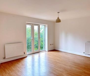 2 bedroom flat to rent - Photo 2