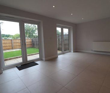 3 bedroom terraced house to rent - Photo 4