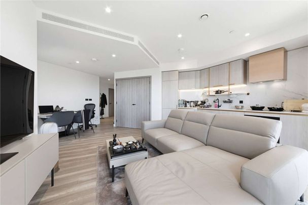 Two bedroom apartment in Aspen at Consort Place, E14. This elegant two bedroom apartment is located on a high floor and offers 859sq/ft of internal space. - Photo 1