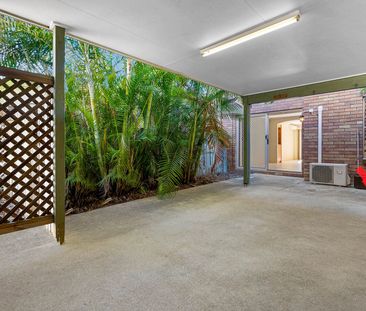 Sleek, Stylish and Conveniently Located - Photo 3