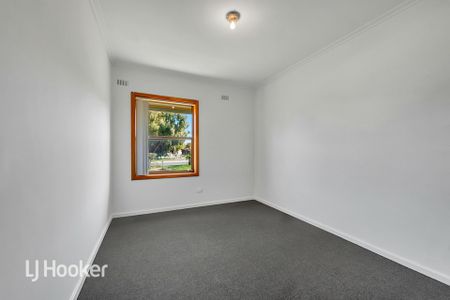 Lovely 4 Bedroom Family Home - Photo 2