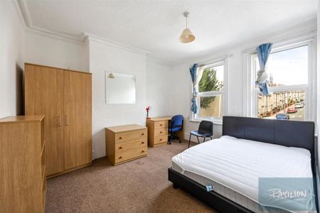 3 bedroom apartment to rent - Photo 3