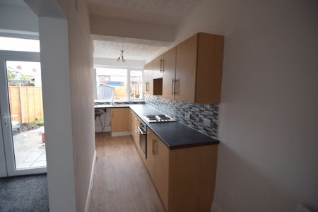 To Let 3 Bed Mid Terraced House - Photo 5