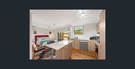 Fully Furnished Renovated Studio Apartment - Photo 2