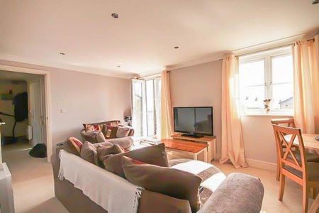 2 bedroom flat to rent - Photo 2