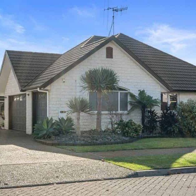 Spacious, Fully Furnished Family Home in Bethlehem - Photo 1