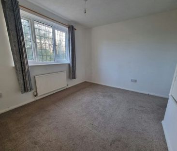 Semi-detached house to rent on - Photo 2