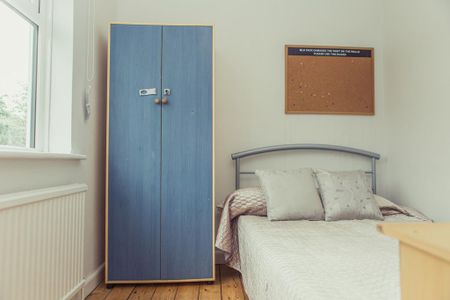 5 bedroom end of terrace house to rent - Photo 4