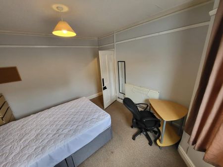 *Rooms available now* - Photo 4