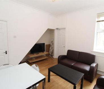 3 bedroom private hall to rent - Photo 1