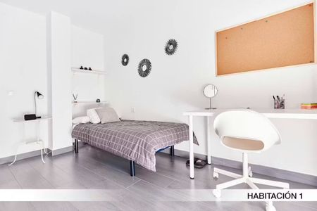 Calle Castillo de Alcalá de Guadaira, Sevilla, Andalusia 41013 - Photo 3