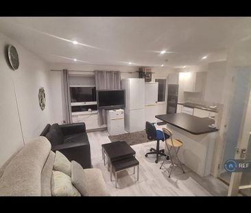 4 bedroom end of terrace house to rent - Photo 1