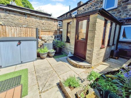 2 bedroom terraced house to rent - Photo 4