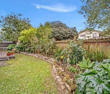 Easy living in Opaheke! - Photo 5