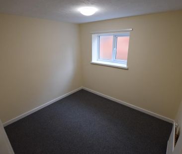 3 bedroom end of terrace house to rent - Photo 3