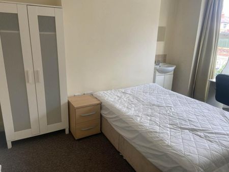 4 bedroom terraced house to rent - Photo 4