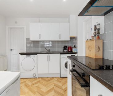 4 bedroom semi-detached house to rent - Photo 6