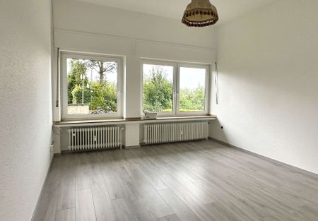 WERMELSKIRCHEN: SCHÖNE 2-ZIMMERWOHNUNG IM ERDGESCHOSS (HOCHPARTERRE) +KOMPLETT RENOVIERT - Foto 2