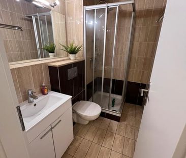 Möbliertes Apartment mit Terrasse und Tiefgaragenplatz - Foto 1