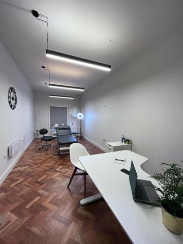 Mixed use to rent - Photo 2