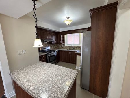 For Lease - 15 Vange Crescent, Toronto, Ontario - Photo 4