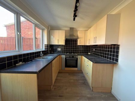 2 bedroom end of terrace house to rent - Photo 2