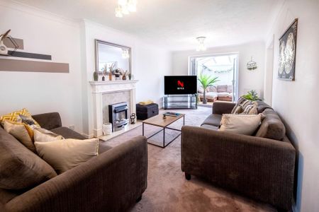 4 bedroom detached house to rent - Photo 3