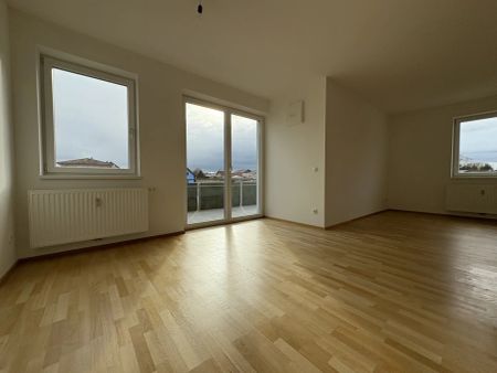 Helle 3-Zimmer Wohnung mit Loggia und Balkon - Photo 2