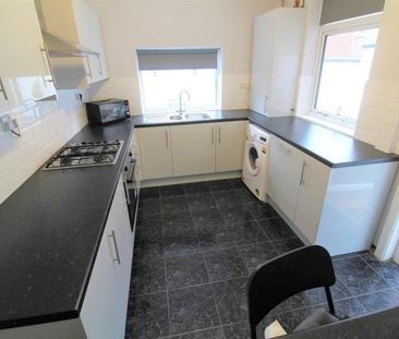 Room in a Shared House, Maxton Road, L6 - Photo 4