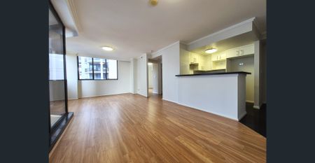 High Level Renovated 2Bedroom Apartment at the Prime Location of Parramatta CBD - Photo 3