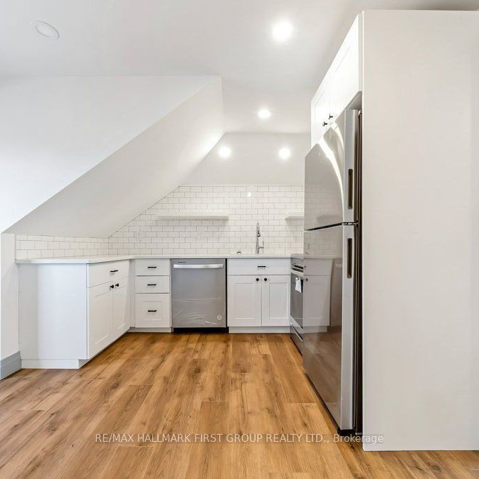 For Lease - 622 Simcoe Street Unit# 3rd Flr, Oshawa, Ontario - Photo 1