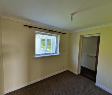 2 bedroom semi-detached bungalow to rent - Photo 3