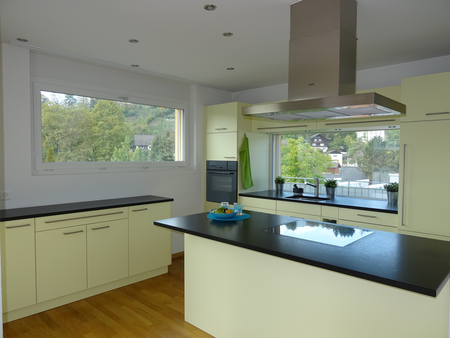 Exkl. 2.5-Zi.-Attika-WHG, Panorama-Terrasse & Dreh-Cheminée in Laufen - Foto 2