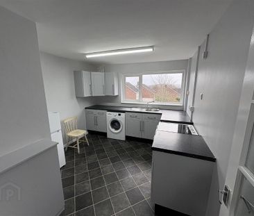 28b Rossnareen Avenue, Belfast, BT11 8LP - Photo 4