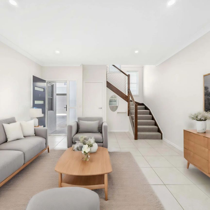 3 Bedroom Townhome, Scarborough. Contact Julie Sykes 0438 050 110 Weekly rent will increase to $740 on 11.11.2026 - Photo 1