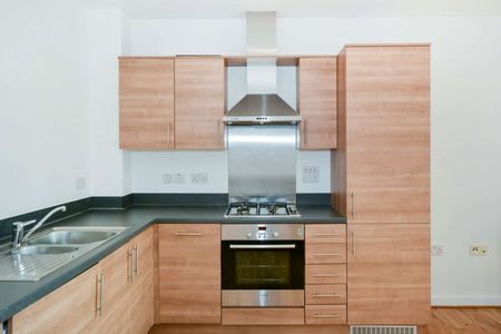 Two bedroom modern apartment with a balcony in Dalston. - Photo 3