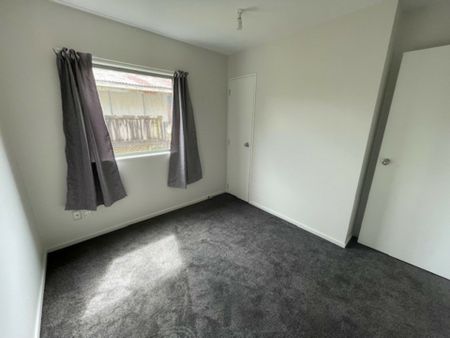 2 Bedroom Cozy Unit in Central Ranui - Photo 3