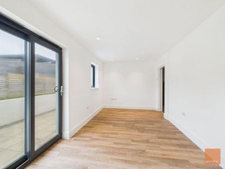 4 bedroom detached house to rent - Photo 5