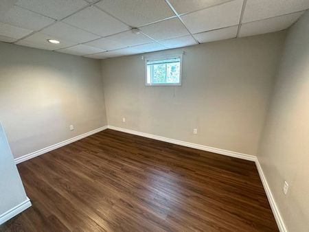 For Lease - 102 Hazelwood Drive, Newmarket, Ontario - Photo 5