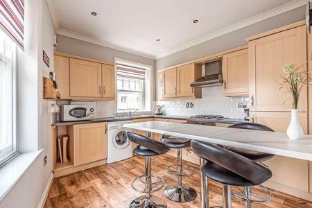 London Place, London Road, Cirencester, GL7 - Photo 4