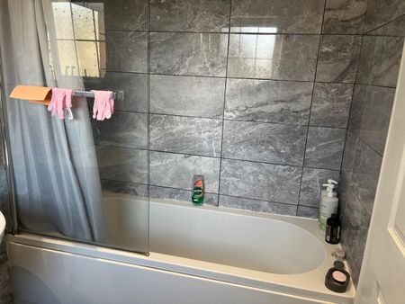 4 Bed Terraced House, Cleves Road, E6 - Photo 4