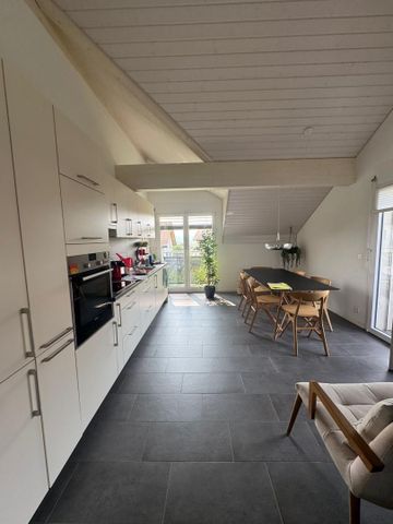 Magfnifique appartement mansardé de 3,5 pièces avec hauts plafonds, situé à Mathod. - Photo 3