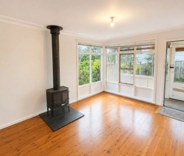 Charming Cottage Living in the Heart of Wentworth Falls! - Photo 1