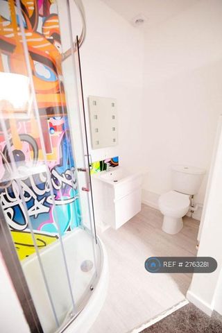 1 bedroom in a house share to rent - Photo 4