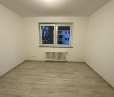 Schöne 3-Zimmer-Wohnung mit neuem Laminatboden frei! - Photo 2