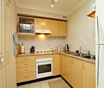 Spacious Family Townhouse with Private Backyard in Prime Schofields... - Photo 6