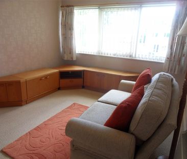 Windsor Gardens, Dewsbury, West Yorkshire, WF12 - Photo 3